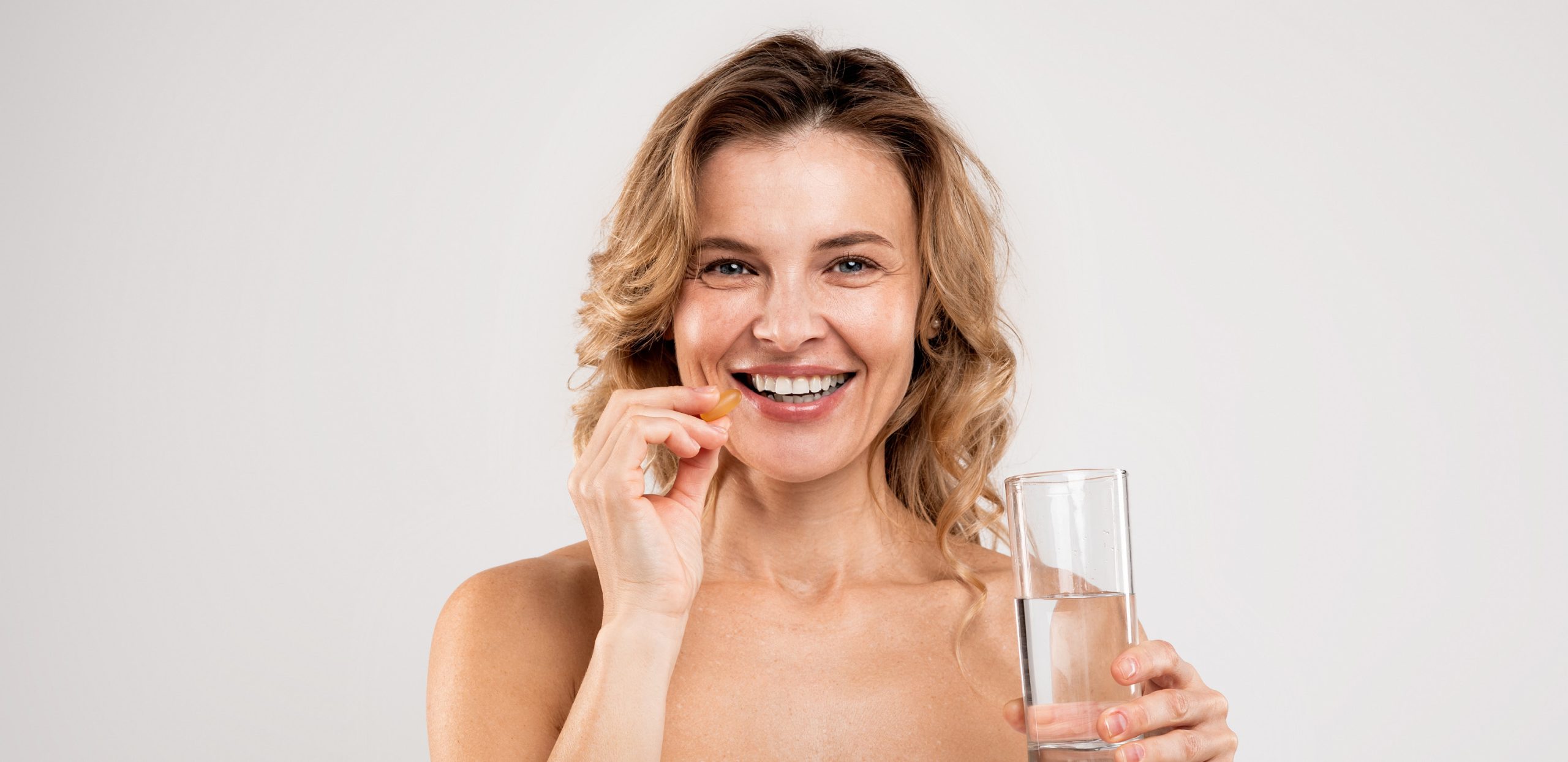 Mulher fazendo terapia hormonal na menopausa